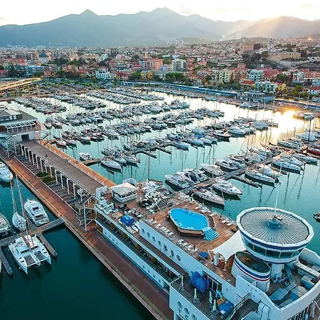 Il Nido Di Arianna Nel Centro Di Loano