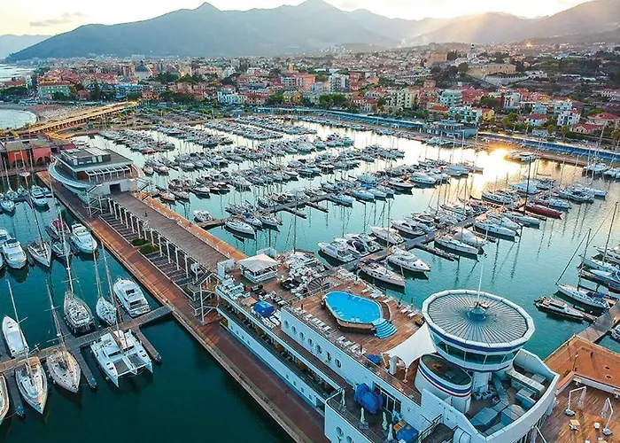 Il Nido Di Arianna Nel Centro Di Loano